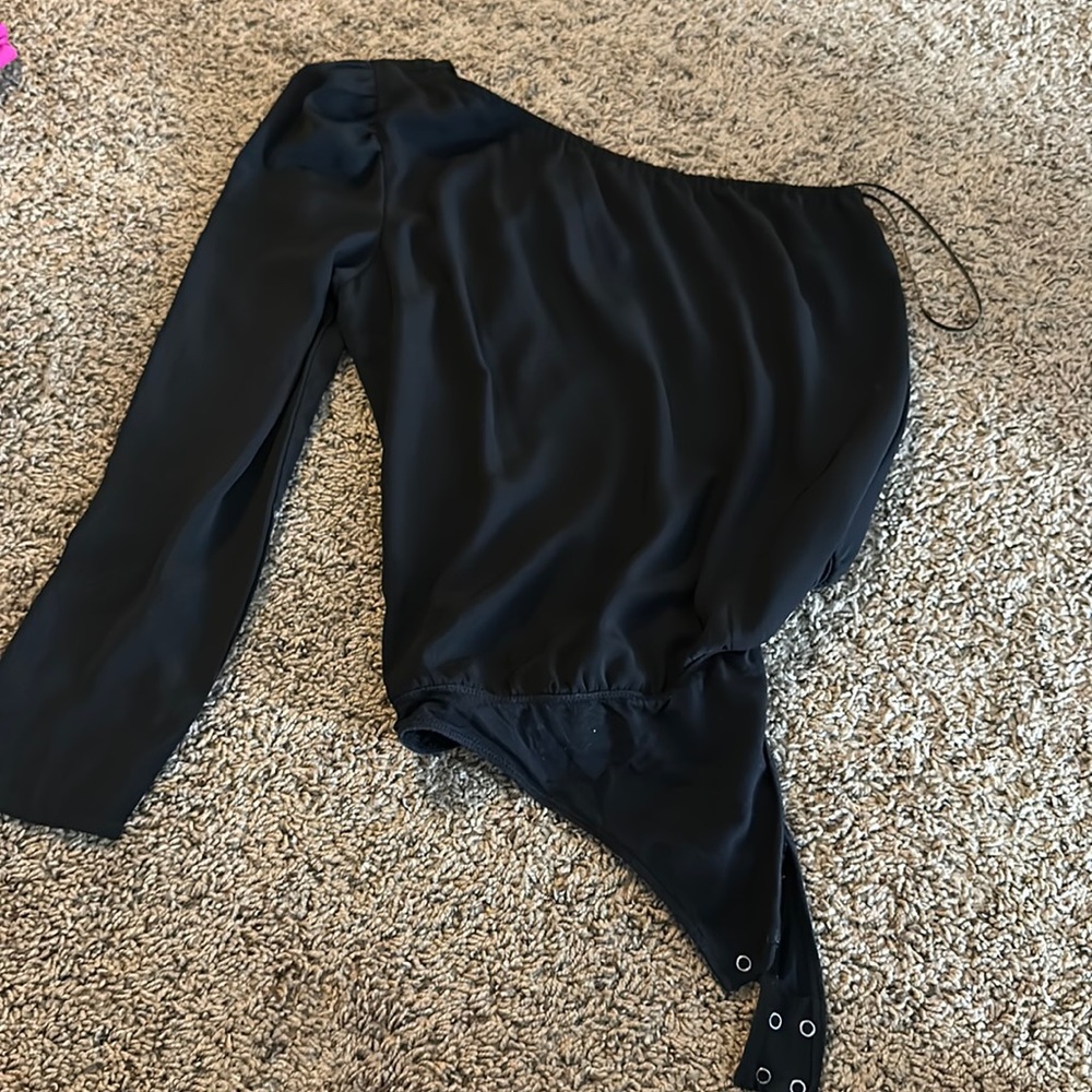 One shoulder bodysuit 🤍